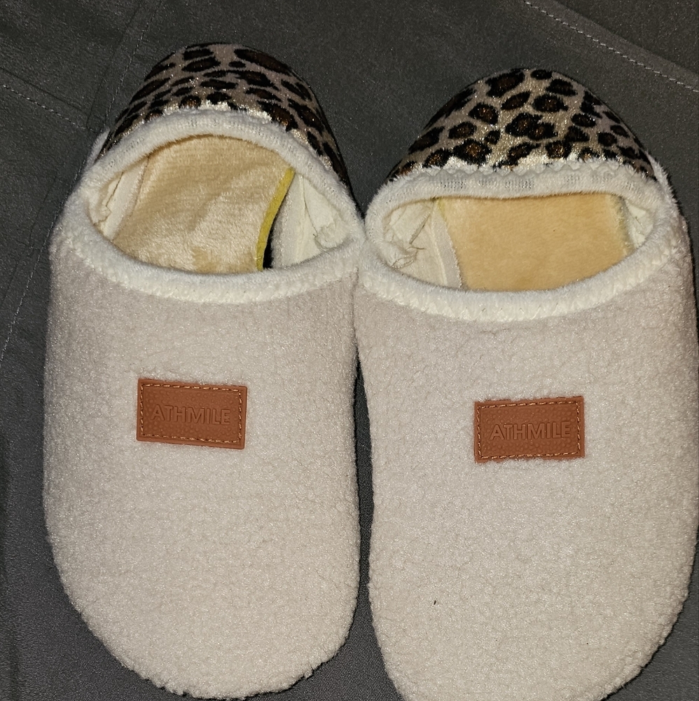 Leopard print houseshoes